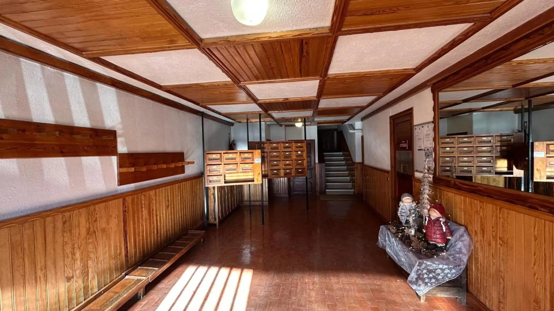 06Cn 8-10 Person Apartment With Terrace Valberg